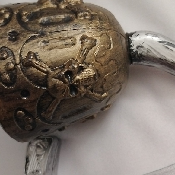 Gymboree Pirate Skull Vampire Cloak Cape Youth M/L (7-12) BONUS Toy Hook & Sword - Picture 15 of 16